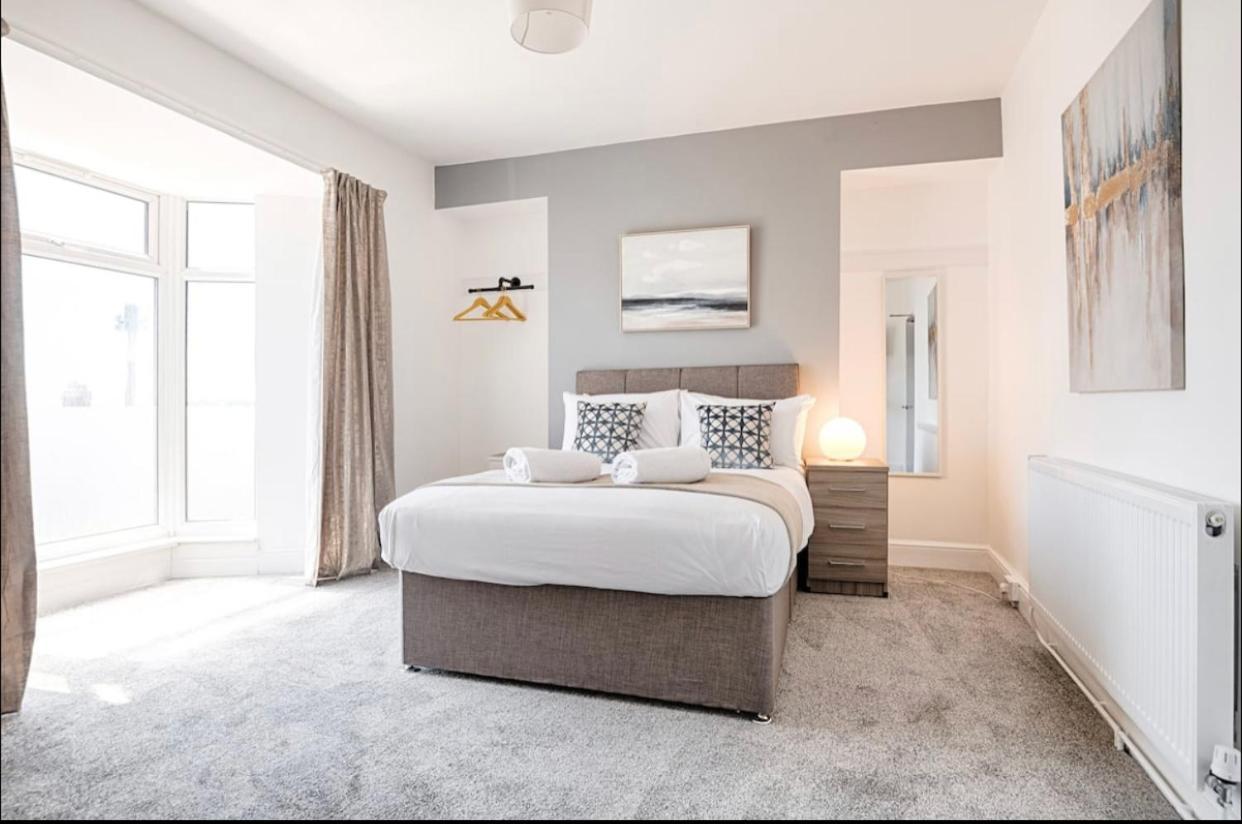 4 Bed Executive Style House - Near Centre Swansea
