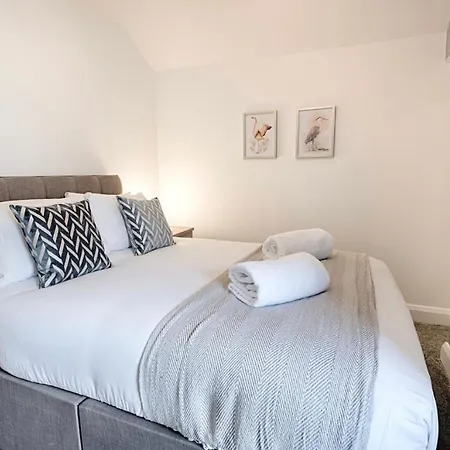 4 Bed Executive Style House - Near City Centre Суонси Экстерьер фото