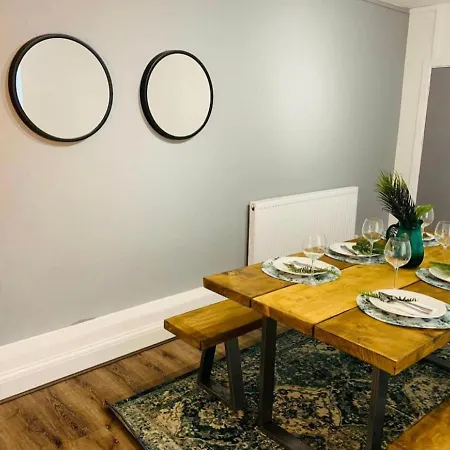 4 Bed Executive Style House - Near City Centre Суонси Экстерьер фото