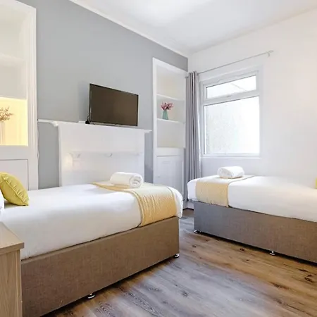 4 Bed Executive Style House - Near City Centre Суонси Экстерьер фото
