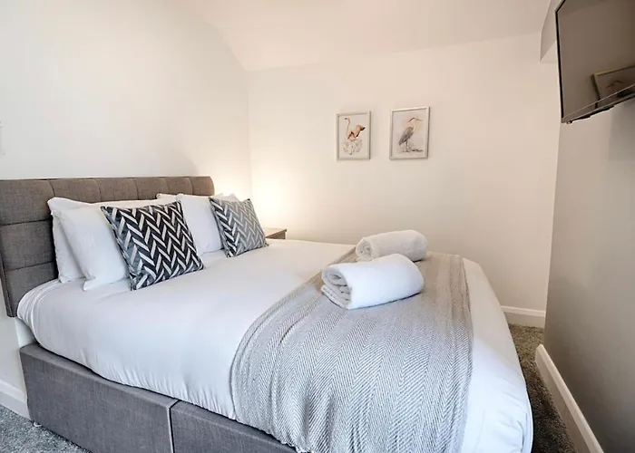 4 Bed Executive Style House - Near City Centre