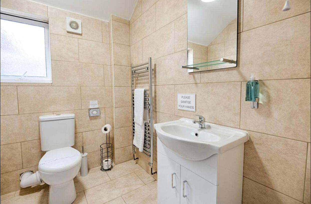 4 Bed Executive Style House - Near Centre Holiday home